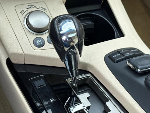 Used 2015 Lexus ES 300h w/ Navigation System Package FWD image 18