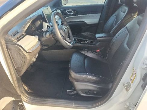 Used 2025 Jeep Compass Limited AWD/4WD image 25