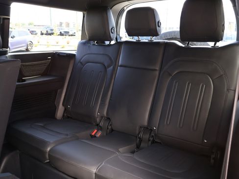 Used 2023 Land Rover Defender 130 X image 27