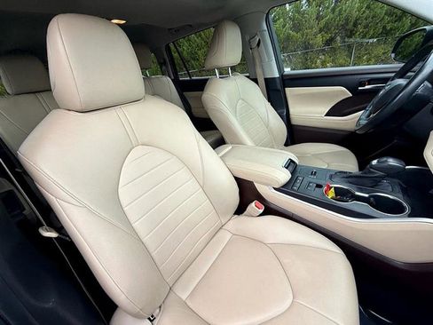 Used 2022 Toyota Highlander XLE image 20