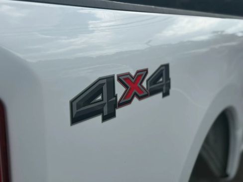 Used 2017 Ford F250 XL w/ Power Equipment Group AWD/4WD image 6