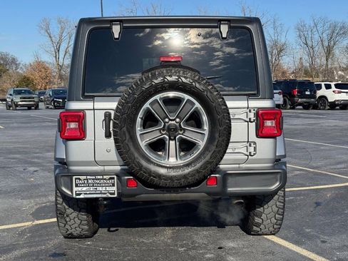 Used 2018 Jeep Wrangler Unlimited Sahara image 5