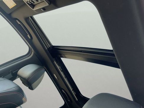 Used 2020 Nissan Titan PRO-4X w/ Pro-4x Convenience Package image 17