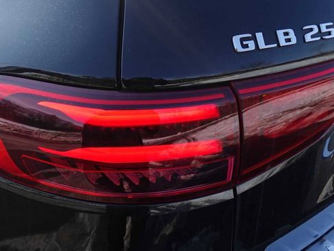 Used 2026 Mercedes-Benz GLB 250 4MATIC image 11