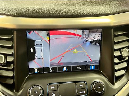 Used 2021 GMC Acadia Denali w/ Denali Technology Package image 14