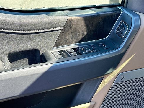 Used 2024 Ford F250 Lariat w/ Chrome Package image 21