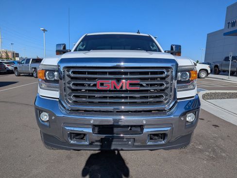 Used 2016 GMC Sierra 2500 SLT w/ Duramax Plus Package AWD/4WD image 5