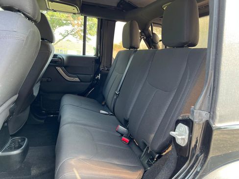 Used 2018 Jeep Wrangler Unlimited Sport w/ Connectivity Group AWD/4WD image 25