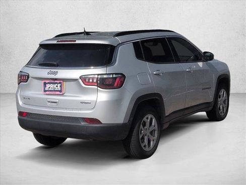 Used 2024 Jeep Compass Latitude AWD/4WD image 5