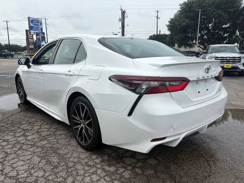Used 2023 Toyota Camry SE FWD image 3