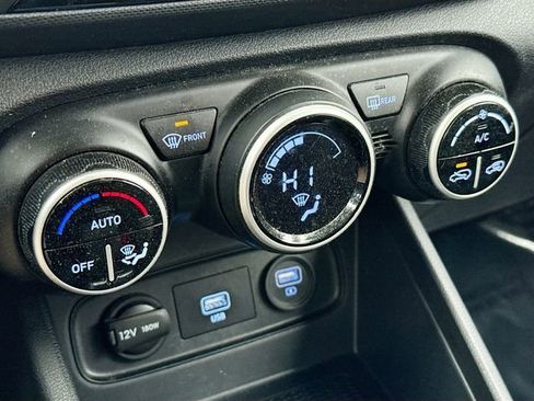 Used 2020 Hyundai Venue SEL image 15