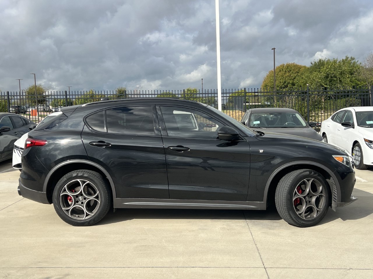 Used 2022 Alfa Romeo Stelvio Ti AWD/4WD image 3