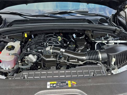Used 2025 Jeep Grand Cherokee Laredo X AWD/4WD image 24