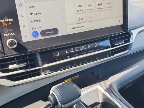 Certified 2025 Toyota Sienna XLE FWD image 30