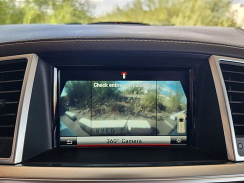 Used 2015 Mercedes-Benz GL 450 4MATIC w/ Lighting Package image 52