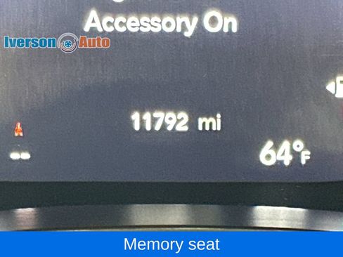 Used 2024 Chrysler Pacifica Touring-L AWD/4WD image 19