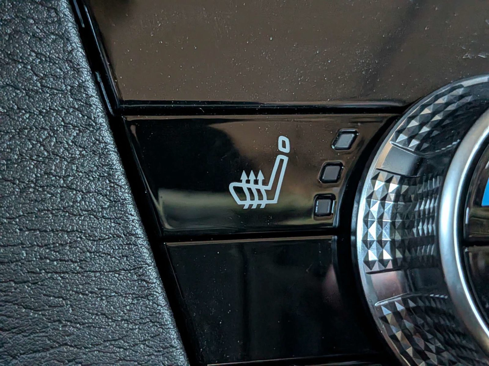 Used 2025 Mitsubishi Outlander AWD image 23