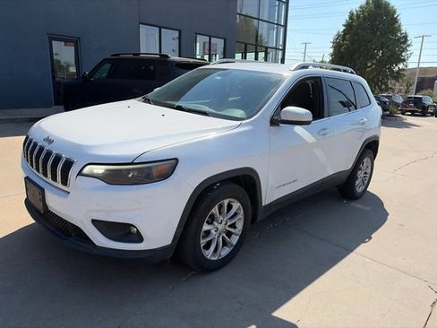 Used 2019 Jeep Cherokee Latitude w/ Popular Appearance Group FWD image 2