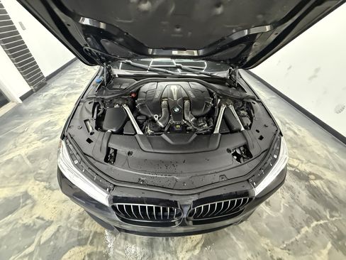 Used 2019 BMW 750i xDrive image 31