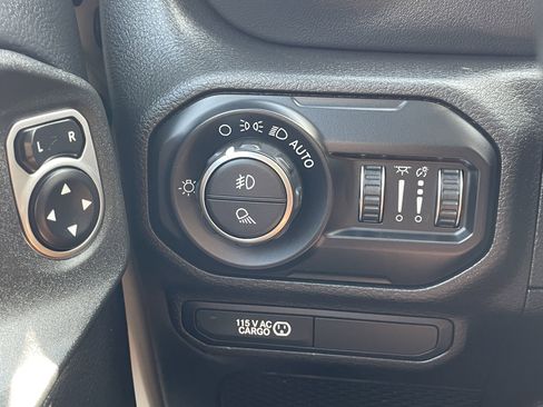 Used 2020 Jeep Gladiator Overland image 21