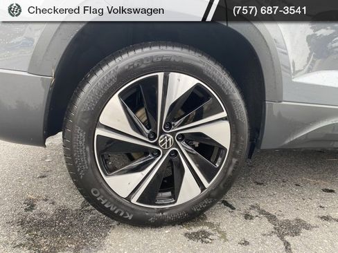 Used 2024 Volkswagen Taos SE image 6
