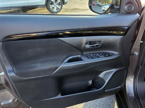 Used 2019 Mitsubishi Outlander ES image 17