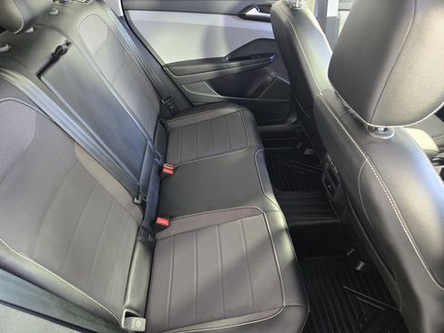 Used 2023 Volkswagen Taos SE w/ Panoramic Sunroof Package FWD image 34