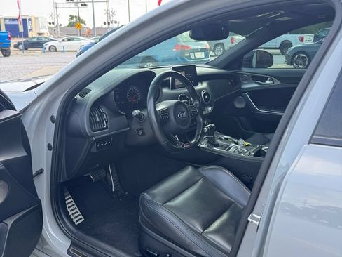 Used 2020 Kia Stinger GT1 RWD image 10