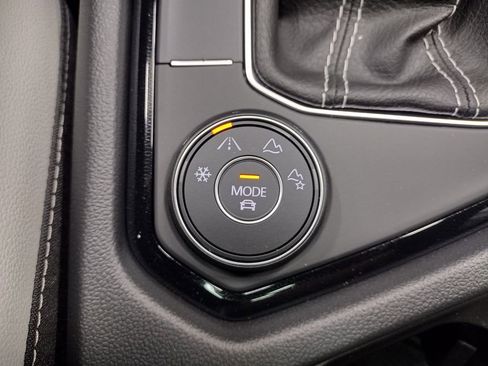 New 2025 Volkswagen Taos SE image 26