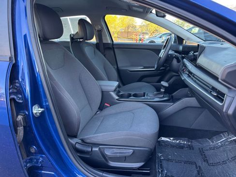 Used 2025 Kia K4 FWD image 35
