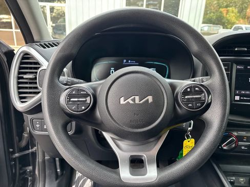 Used 2023 Kia Soul LX w/ Option Group 015 FWD image 14