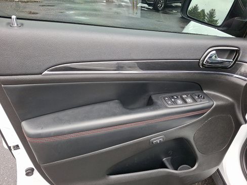 Certified 2021 Jeep Grand Cherokee Trailhawk w/ Trailhawk Luxury Group image 12