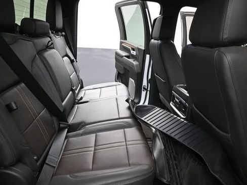 Used 2024 Chevrolet Silverado 2500 High Country w/ High Country Premium Package AWD/4WD image 17