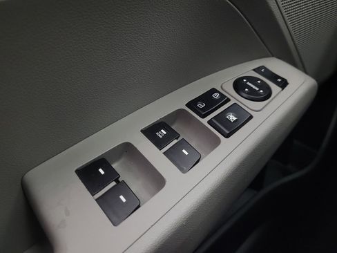 Used 2017 Hyundai Elantra SE image 27