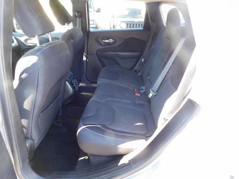 Used 2015 Jeep Cherokee Latitude image 6