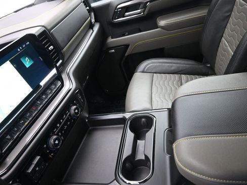 Used 2024 Chevrolet Silverado 2500 ZR2 w/ Technology Package image 21