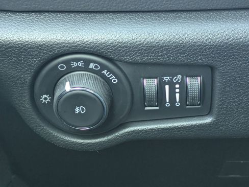 New 2026 Chrysler Pacifica Select FWD image 18