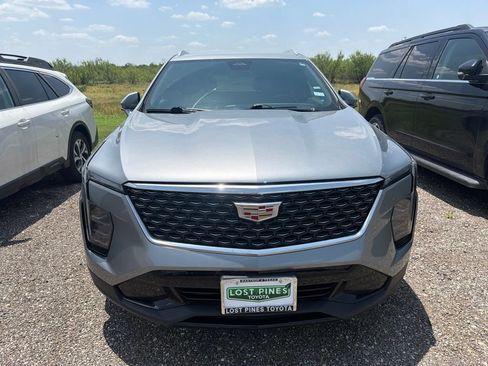 Used 2025 Cadillac XT4 Premium Luxury FWD image 2