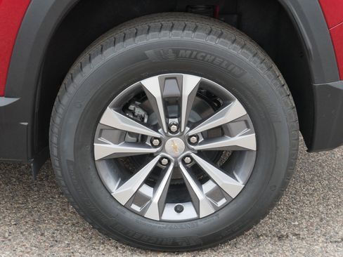 New 2026 Chevrolet Equinox LT w/ Convenience Package II AWD/4WD image 3