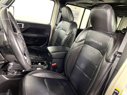 Used 2022 Jeep Wrangler Unlimited Sahara w/ Cold Weather Group image 19