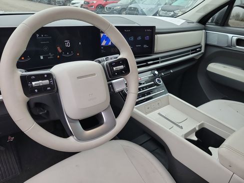 Used 2025 Hyundai Santa Fe SE image 2