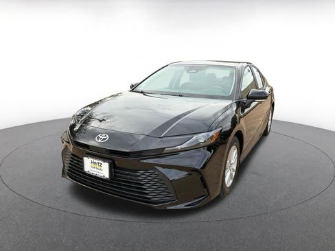 Used 2025 Toyota Camry LE image 4