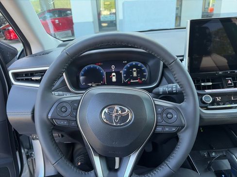 Used 2026 Toyota Corolla Cross XLE AWD/4WD image 7