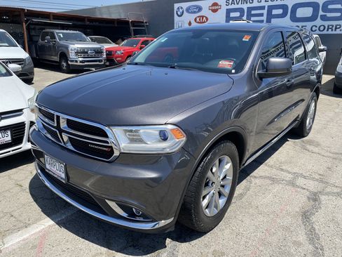 Used 2017 Dodge Durango SXT image 2