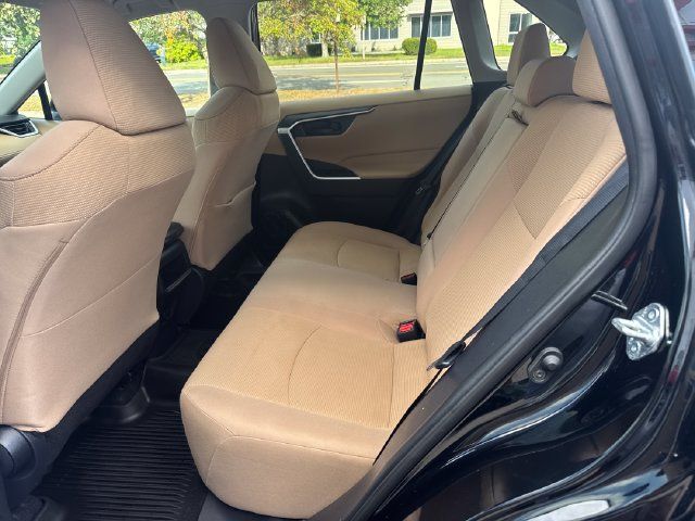 Used 2021 Toyota RAV4 LE AWD/4WD image 26