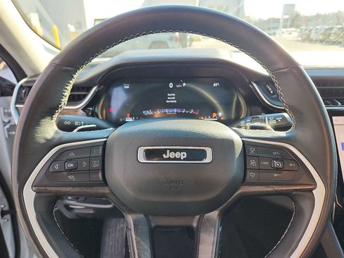 Used 2022 Jeep Grand Cherokee L Limited w/ Luxury Tech Group II image 19