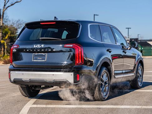 Used 2024 Kia Telluride LX image 7