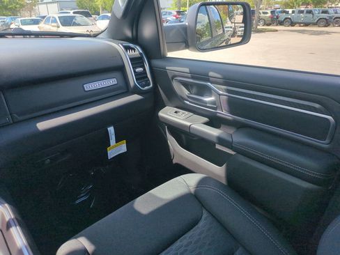 New 2026 RAM 1500 4x4 Crew Cab image 17