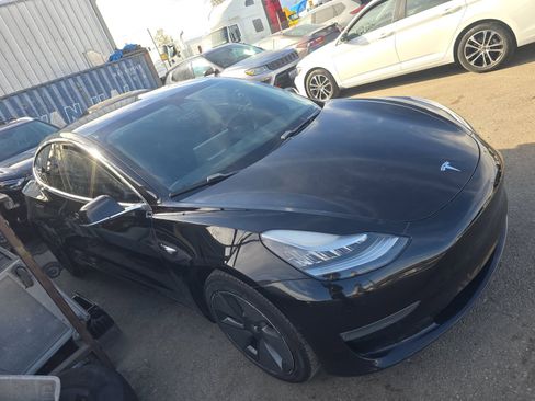 Used 2019 Tesla Model 3 Standard Range Plus image 3