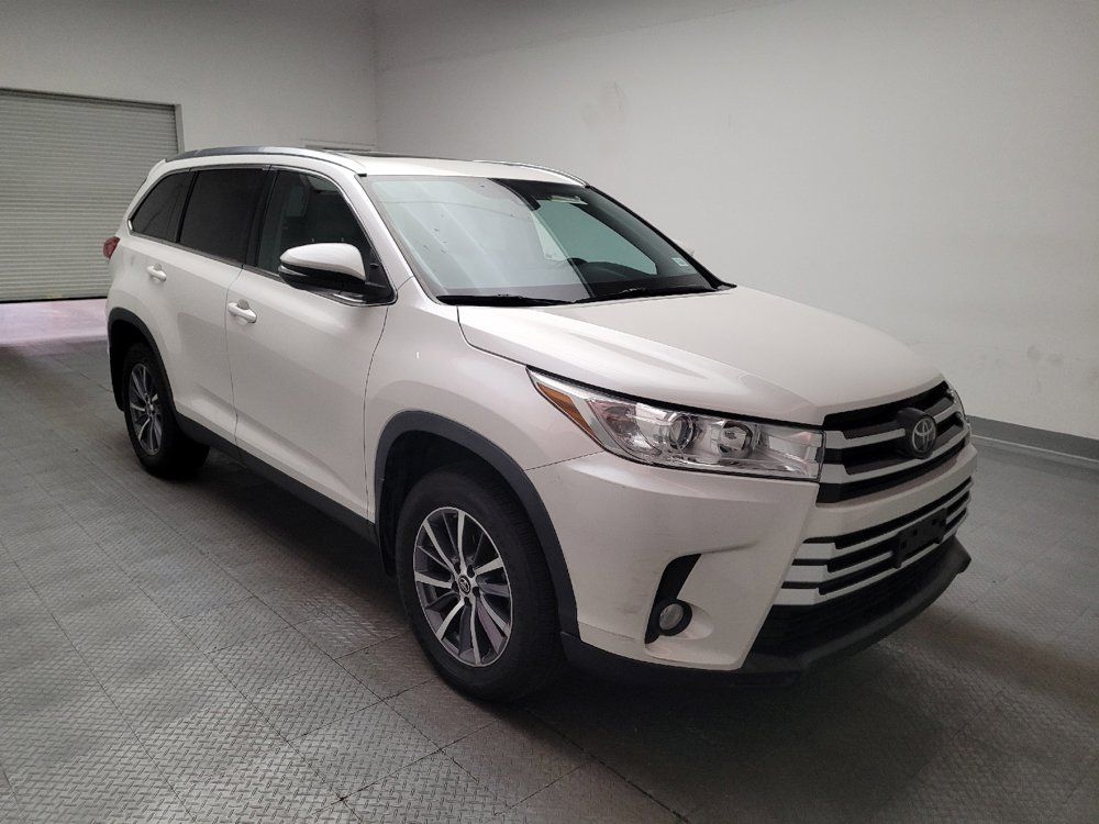 Used 2019 Toyota Highlander XLE FWD image 13